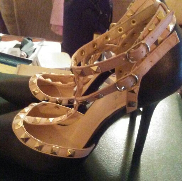 Heels - Picture 2 of 2